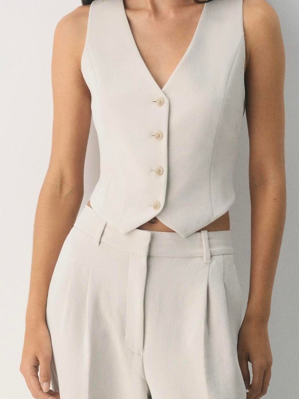Aritzia Babaton Sleeveless Tailored Vest in Light Cream